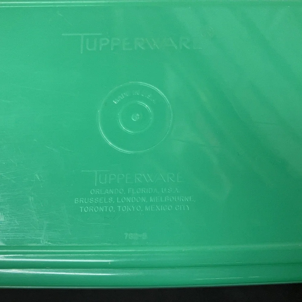 TUPPERWARE Bread Celery Vegetable Keeper Container Jadeite Green 782 892 Vintage